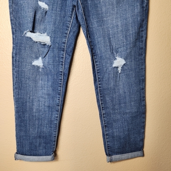 Levis Womens Boyfriend Hypersoft Lightly Distressed Cuffed Jeans-Sz 28x27 (NWT) - Picture 2 of 11